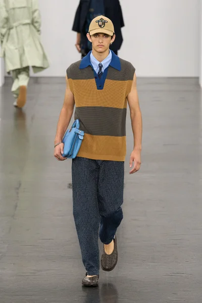 Look 24